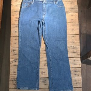 Levi’s 550 Relaxed Boot Cut 16 L